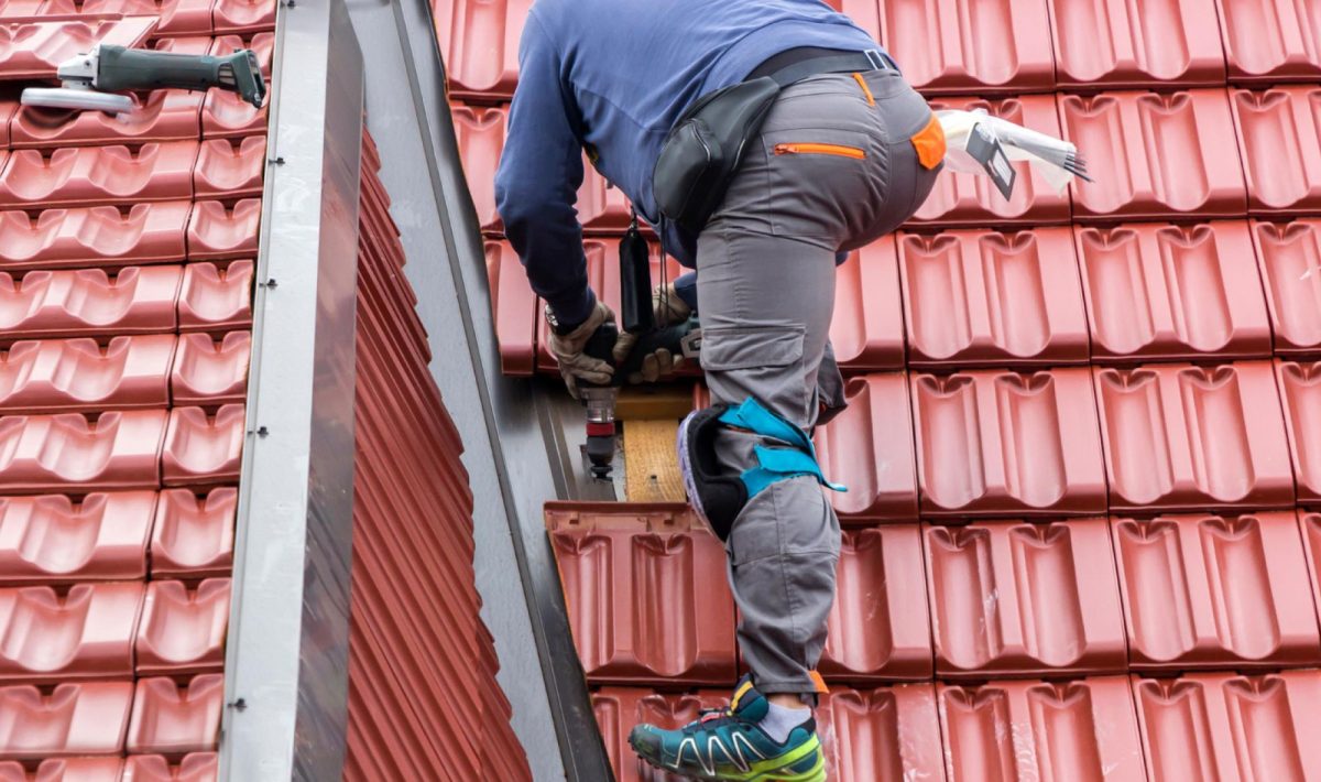 La rénovation d'une maison ancienne avec l'aide d'un couvreur spécialisé